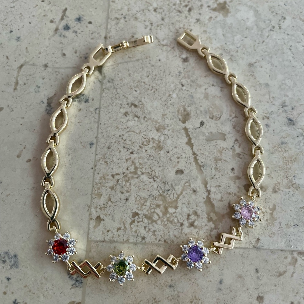 Gorgeous 18k Gold Plated Bracelet NWOT